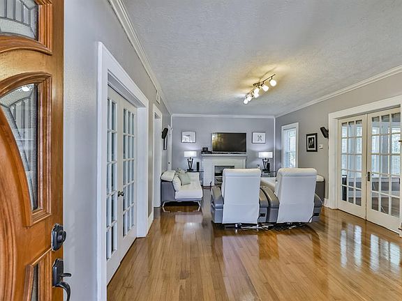 5th image of 1610 Richmond Ave