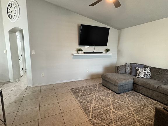 4th image of 691 E 13th Pl