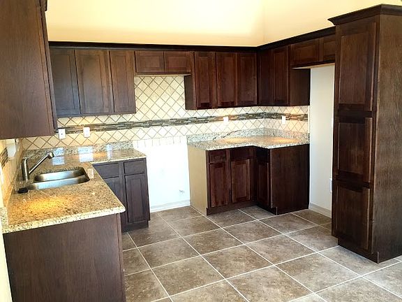 5th image of 261 Saltford Pl