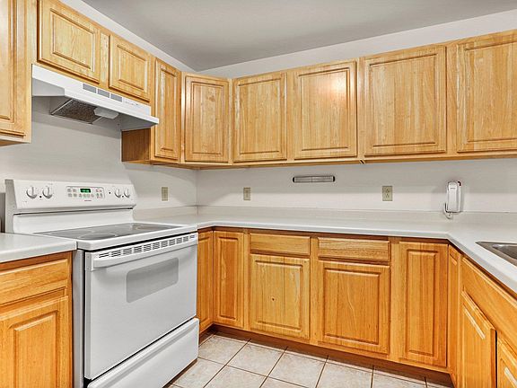 2nd image of 2320 Jackson St Unit 215