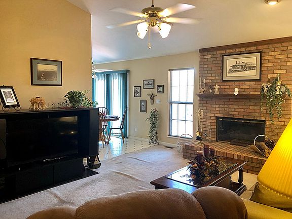 Open to breakfast room