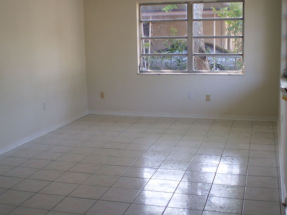 3rd image of 10913 N Arden Ave