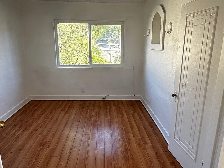 3940 Dobinson St — Photo 7