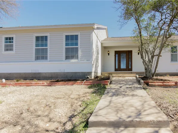 915 Estates Dr, Woodway, TX 76712