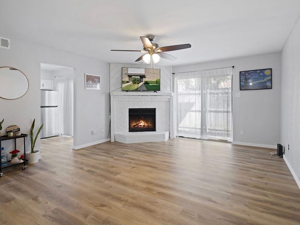 1st image of 14800 Enterprise Dr APT 22-B