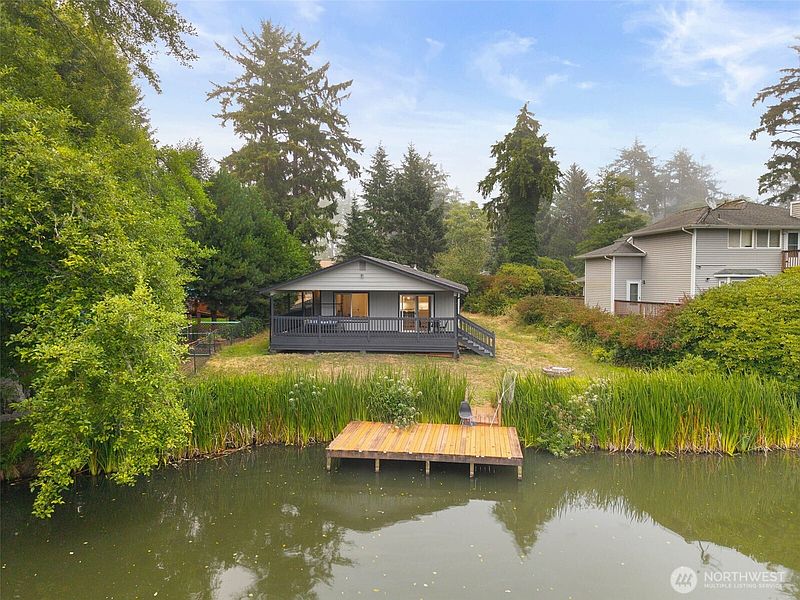2nd image of 791 Duck Lake Drive SE