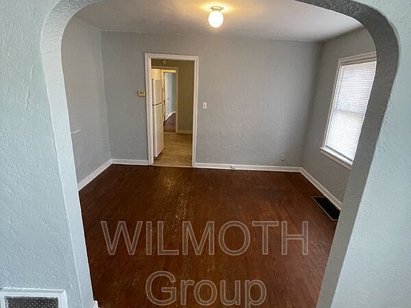 4th image of 5324 Winthrop Ave