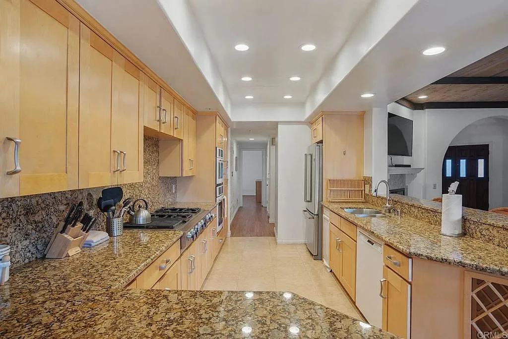 3 bed, 2060 sqft, $8,999 — Photo 1