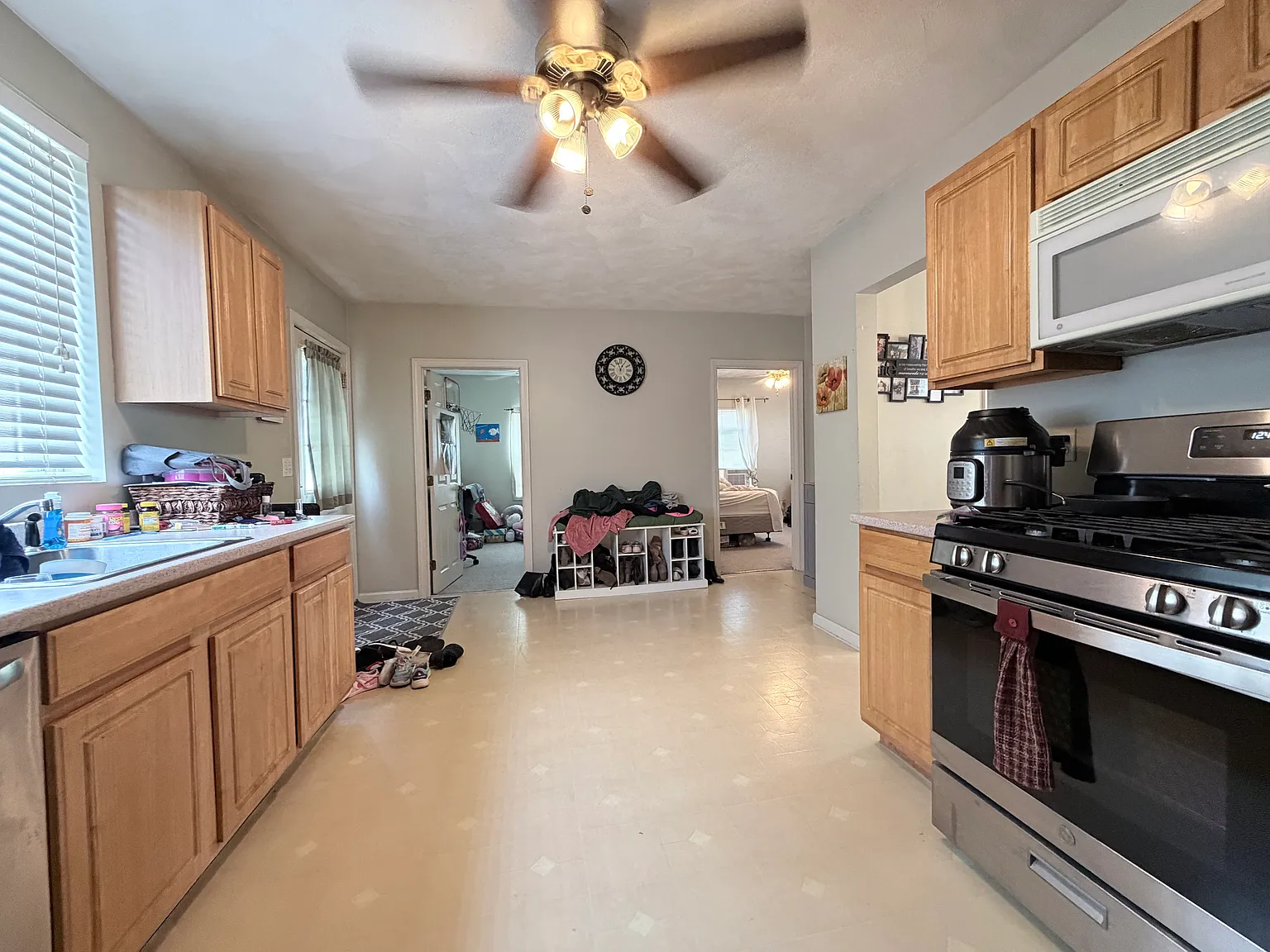 2 bed, 1100 sqft, $2,200 — Photo 3