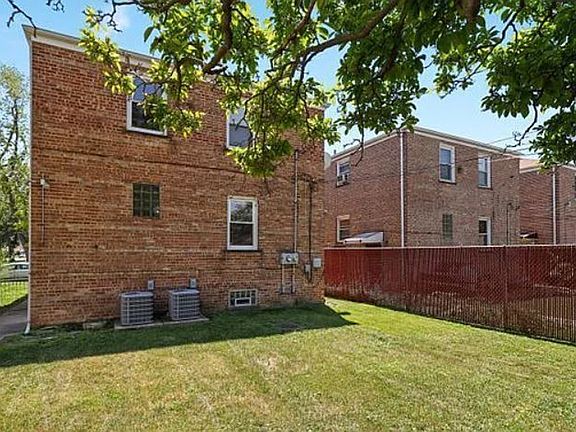 4th image of 3303 Jackson St