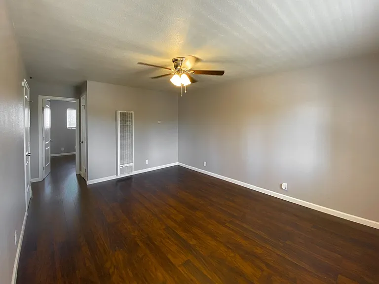 1717 Amber Dr — Photo 8