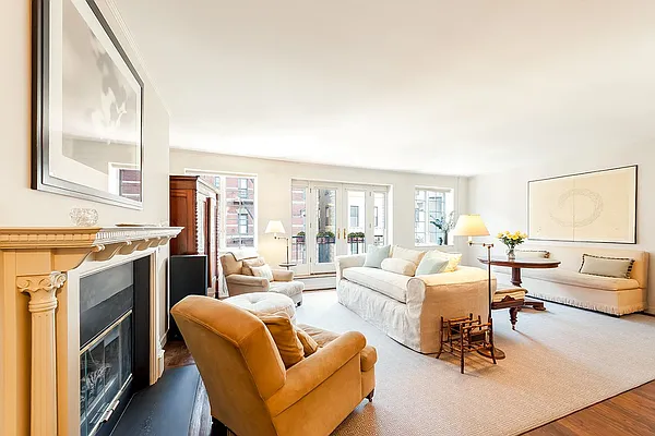 Sold by Dolly Lenz Real Estate LLC | media 11