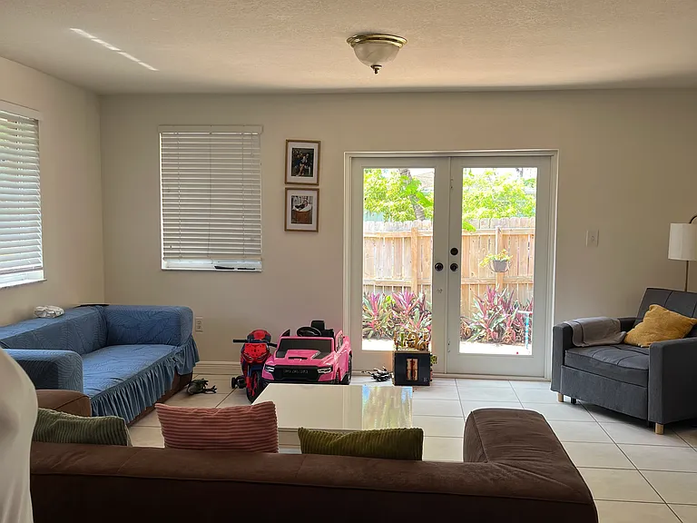 3605 SW 29th St — Photo 2