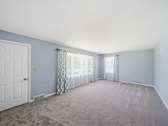 5th image of 5203 N Sheridan Rd