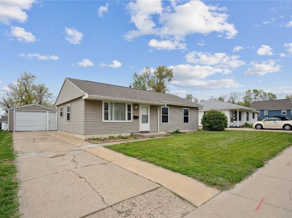 3815 Oakland Rd NE, Cedar Rapids, IA 52402