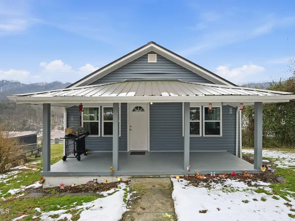 327 W Highland St, Gate City, VA 24251