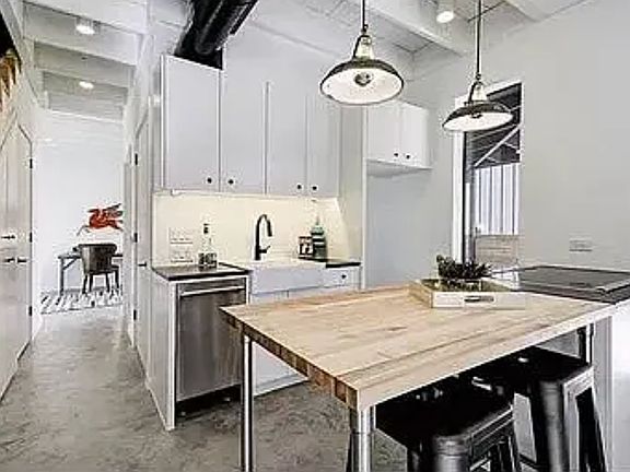 2nd image of 1006 Cardinal Ln