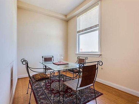 4th image of 1414 W Marshall St #U409