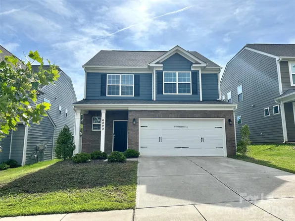 6020 Hampstead Pond Ln, Matthews, NC 28105