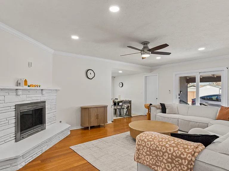 1511 E Orange Grove Ave — Photo 10