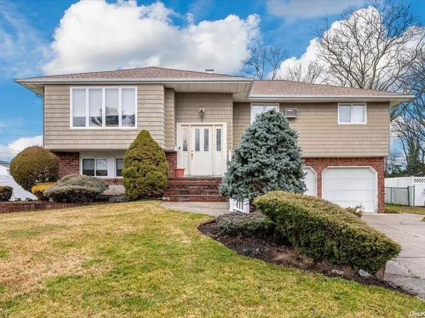 5 Farmstead Road, Commack, NY 11725