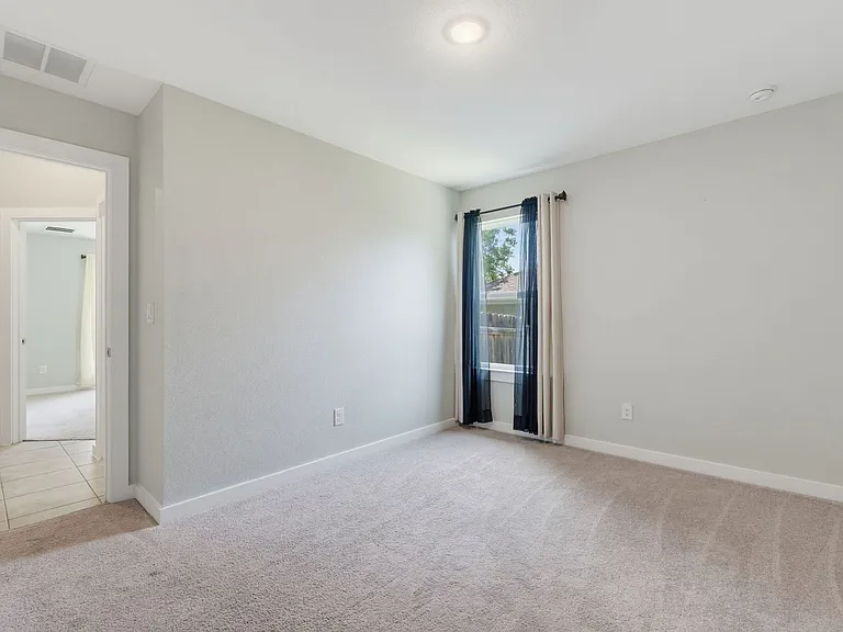 201 Benedict Ave — Photo 15
