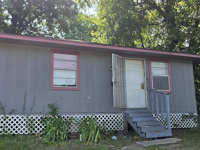 2031 Alabama St — Photo 1