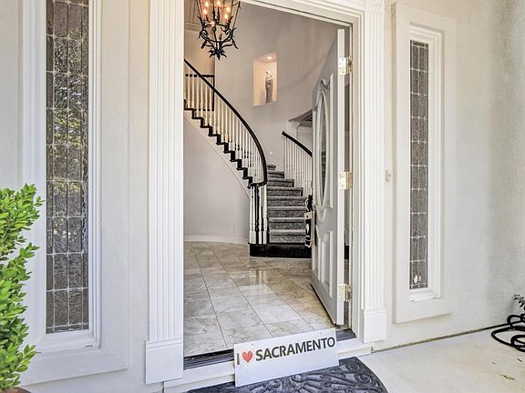 5th image of 5 Latham Ln