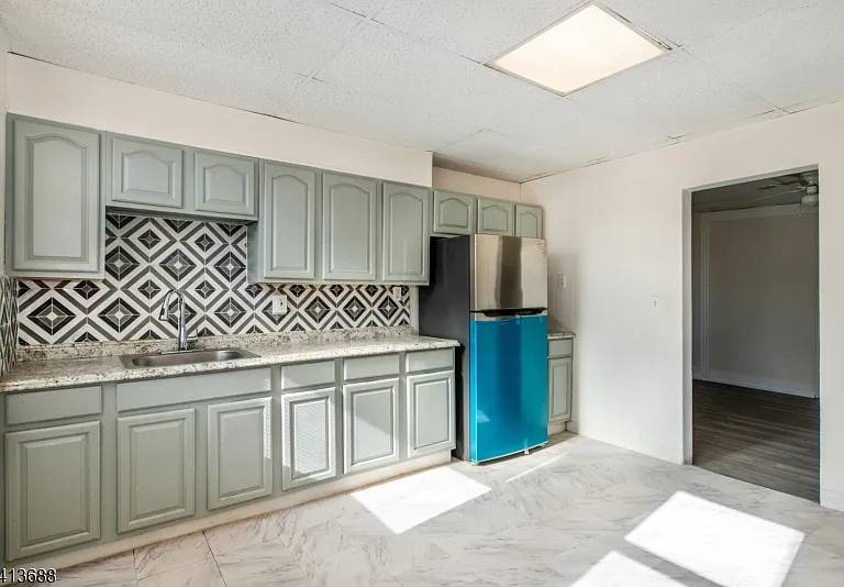 226 Franklin Ave #2R — Photo 17