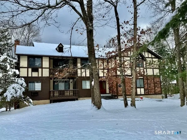 4 Arlington Court #4, Brookfield, CT 06804