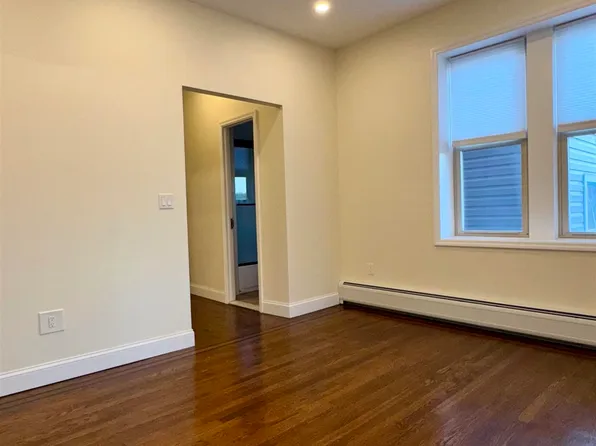 76 Beacon Avenue image 25 of 34