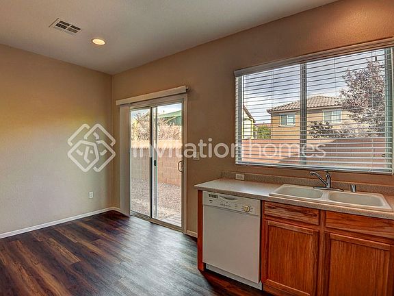 5th image of 10442 Masons Creek St
