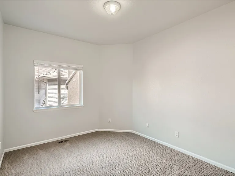 5489 Netherland St — Photo 20