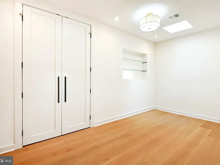 1329 Connecticut Ave NW #300 — Photo 40