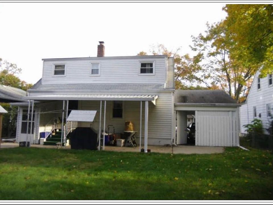 2nd image of 527 Decatur Ave