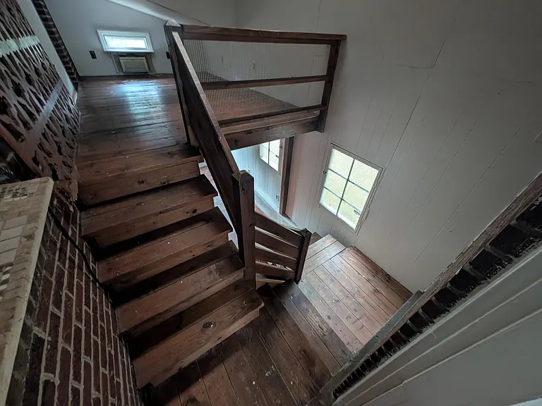 1215 Clarendon St — Photo 29