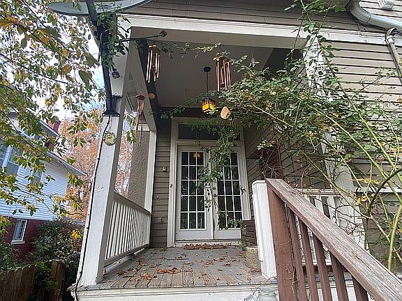 4th image of 2518 Francis St