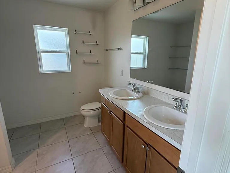 1256 Papaya Cir — Photo 8