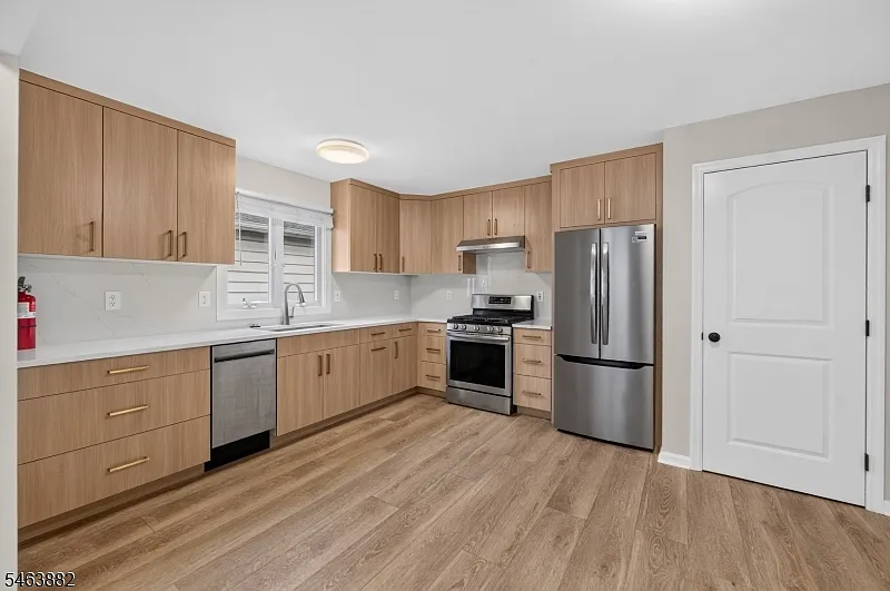 2 bed, 1.0 bath, $2,750 — Photo 3