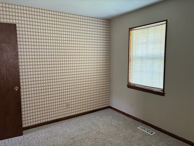 2566 Railroad St — Photo 20