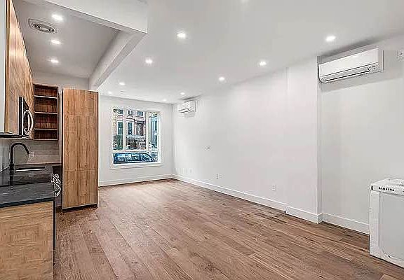 2nd image of 176 Quincy St #1F
