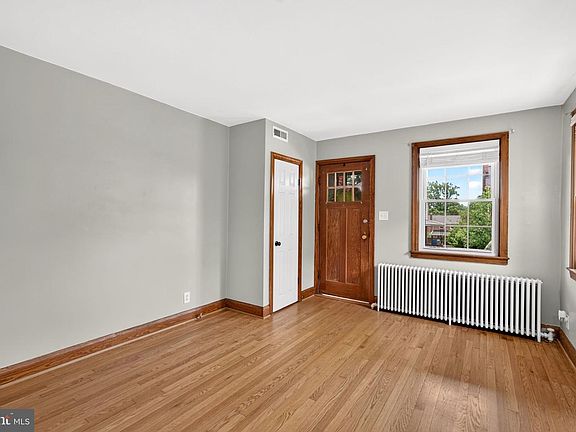 5th image of 104 W Elm Ave