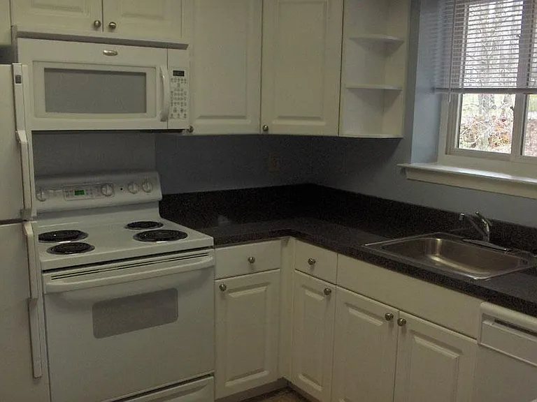 Ridgewood Apartments — Photo 28
