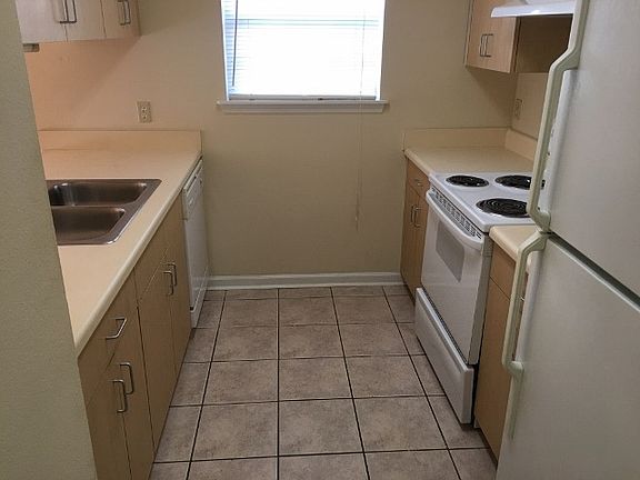 4th image of 2719 W Tharpe St APT 22
