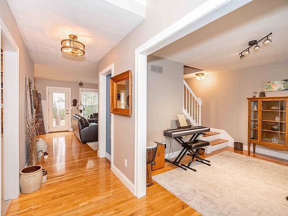 3rd image of 479 Bunchberry Dr