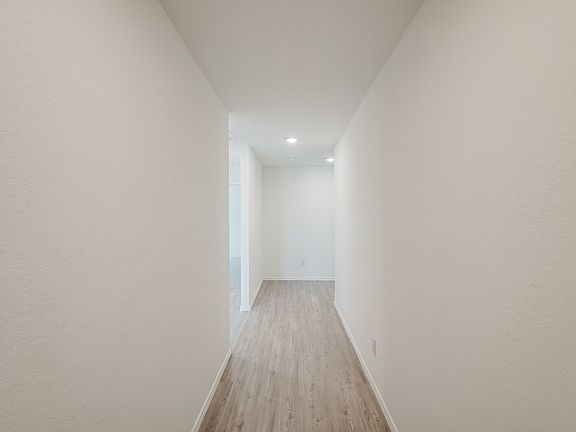 4th image of 13917 Reservoir Dr