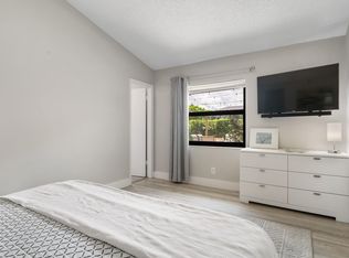 1404 SW 83rd Ave, North Lauderdale, FL 33068