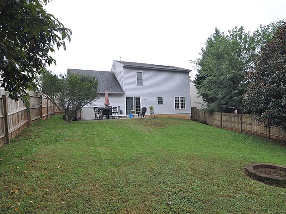 2nd image of 5050 Meadow Crossing Ln NE