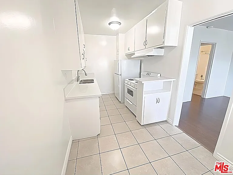 4122 W 2nd St #15 — Photo 7