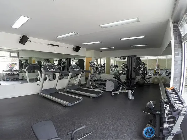 21 Montrose Avenue image 5 of 6